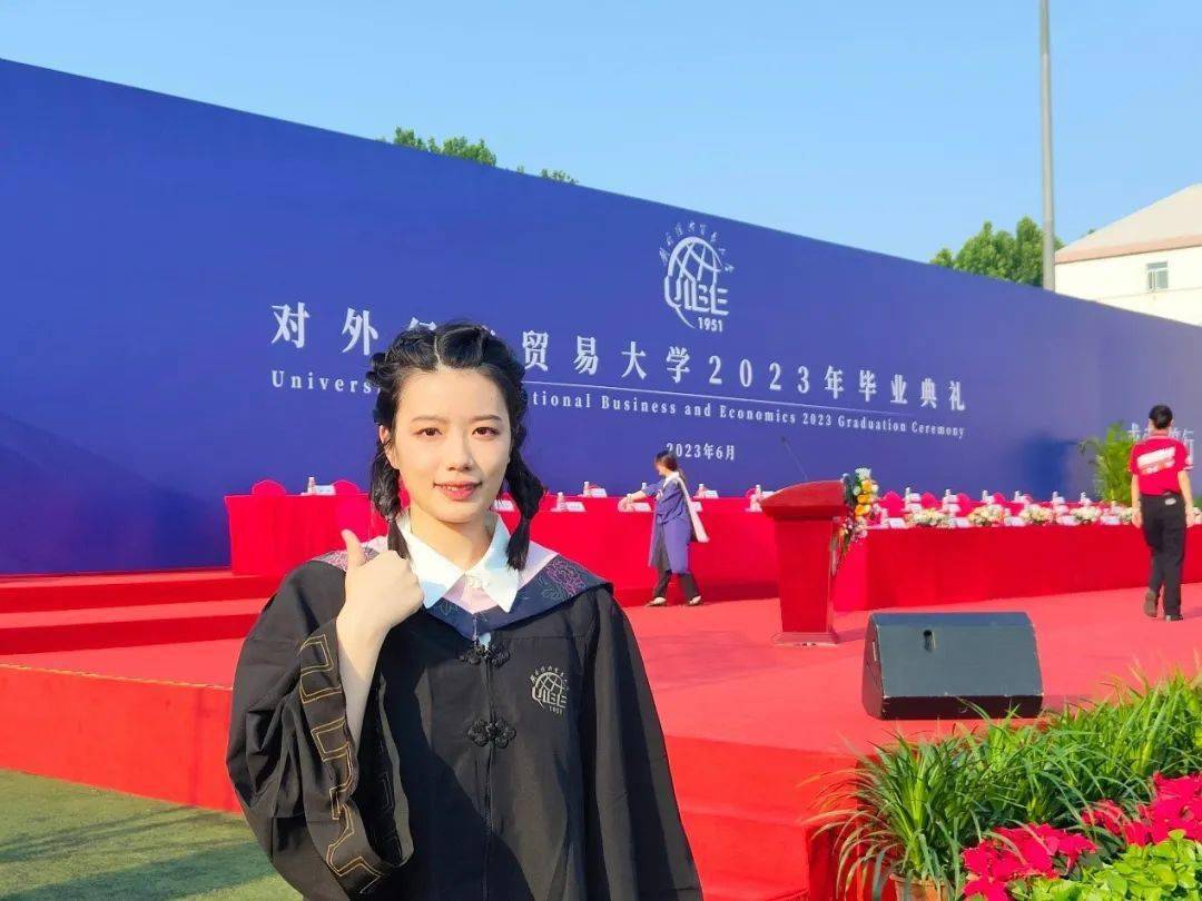 优秀毕业生采访 | 张诗怡:人间值得,虽然辛苦,但是滚烫 | sis 留声