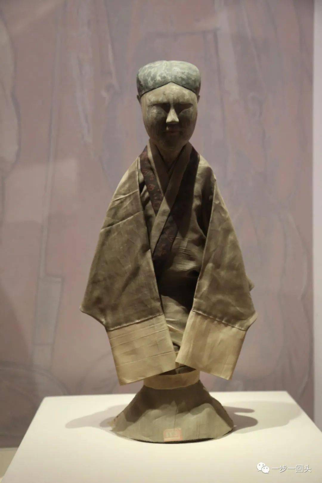 甘肃武威磨咀子汉墓)彩绘十字髻女立俑(北魏,陕西西安草场坡)