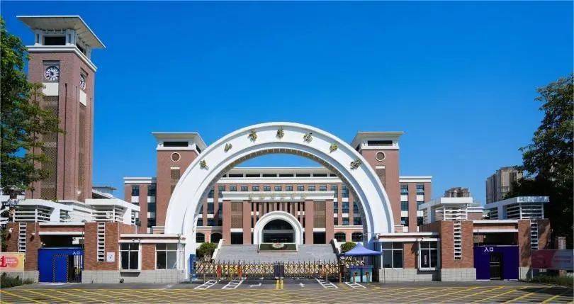 中山市华侨中学是广东省首批省一级学校,首批国家级示范性普通高中