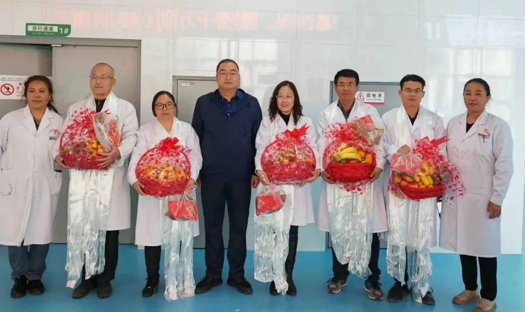 袁朝兵与天津援藏干部,县委常务副书记,常务副县长马博以及在丁青县的