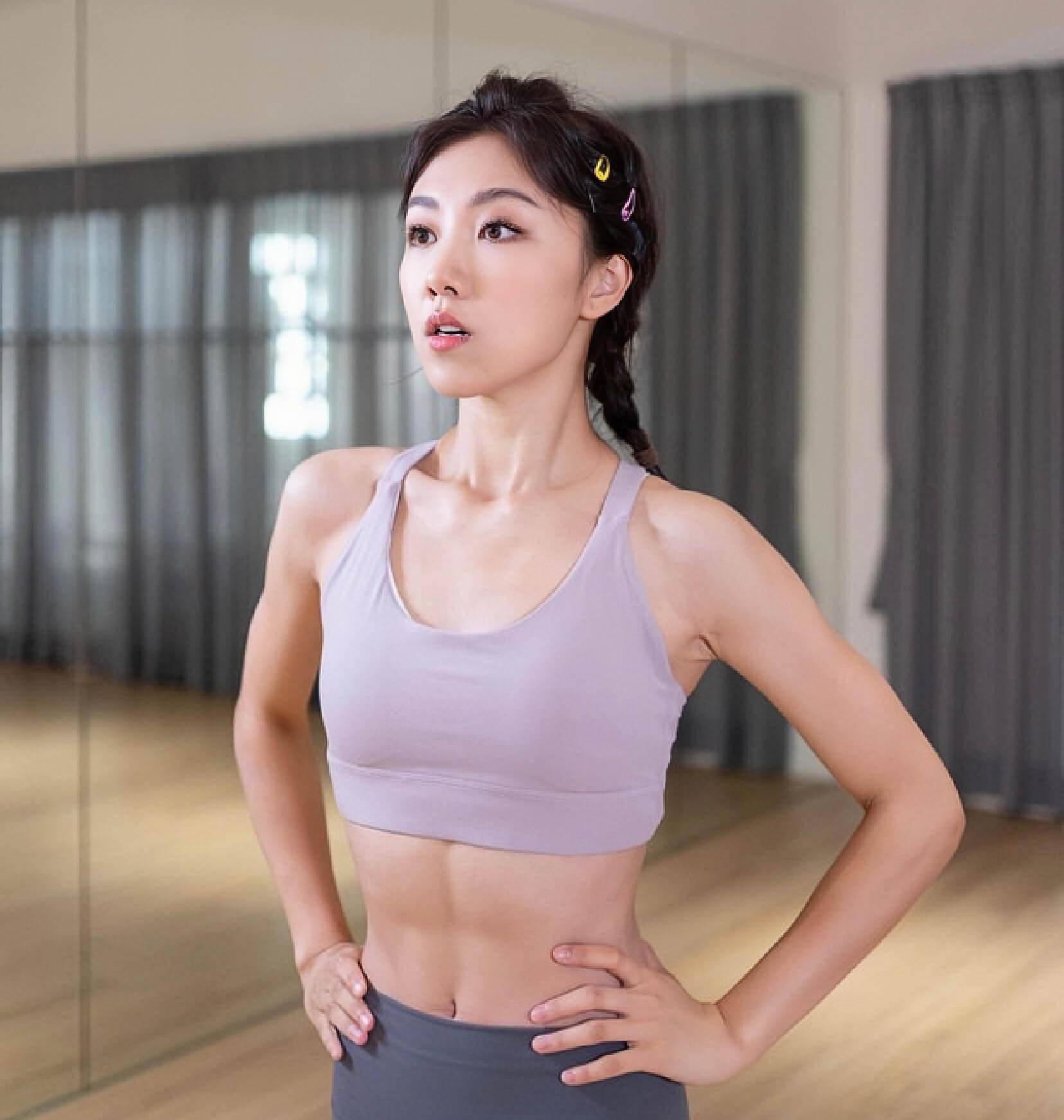 香港知名女星宣布分手,和男友在公园激吻两分钟引热议_白只_颜卓灵