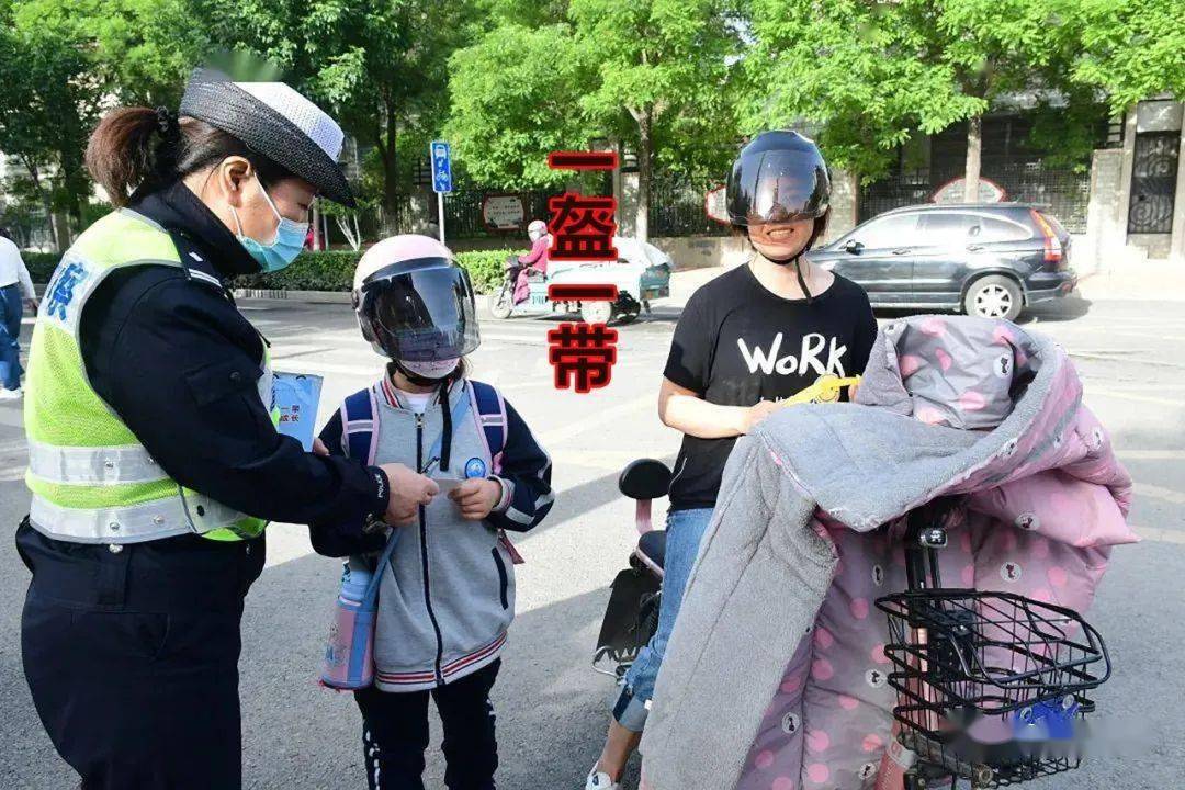 新规涉及三个方面:头盔,充电器,车牌驾驶证