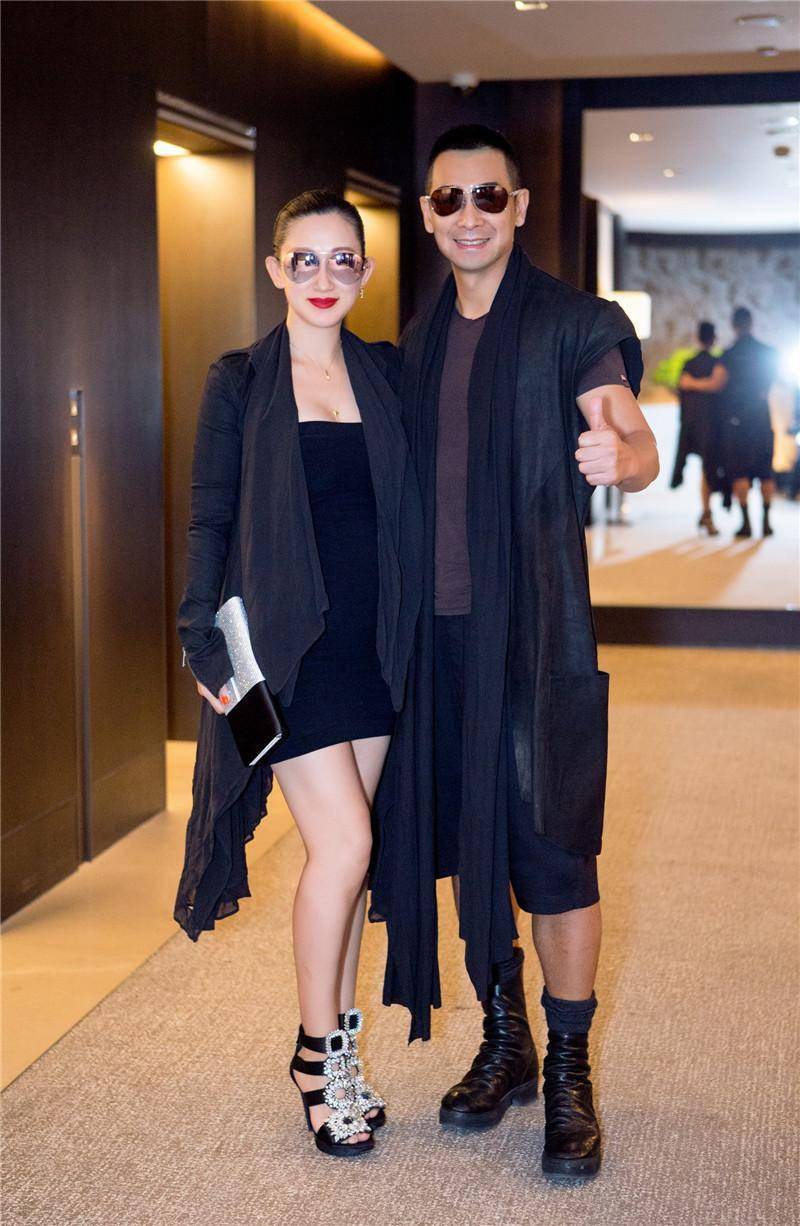 爱女玫瑰结业典礼 ,赵文卓夫妇现身,一家三口其乐融融_女儿_张丹露