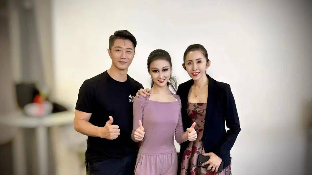 南国文艺新力量 | 李梦楠:在芭蕾与杂技间跨界的斜杠青年_表演_吴正