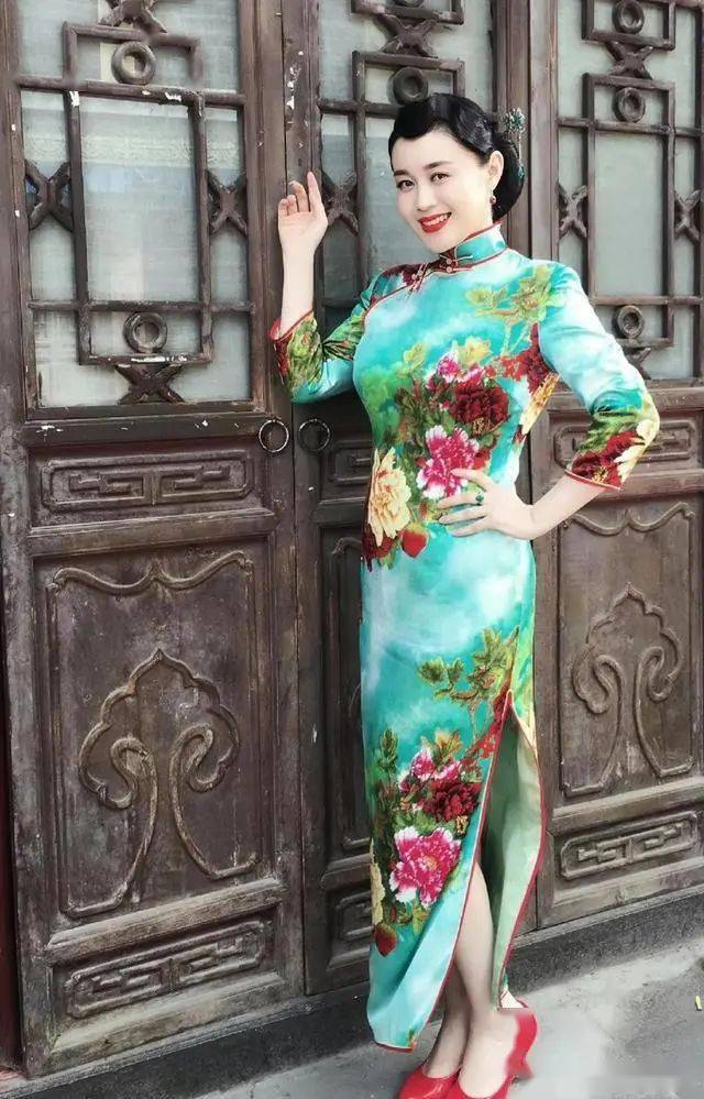 刘能儿子大婚,关婷娜清凉出席,引起了全场震动_婚礼_王小利_祝福