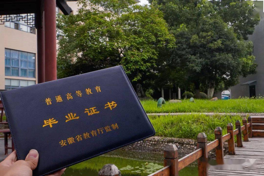 今天收到了学校发的毕业礼物!我们毕业了!_青春_军训_校园