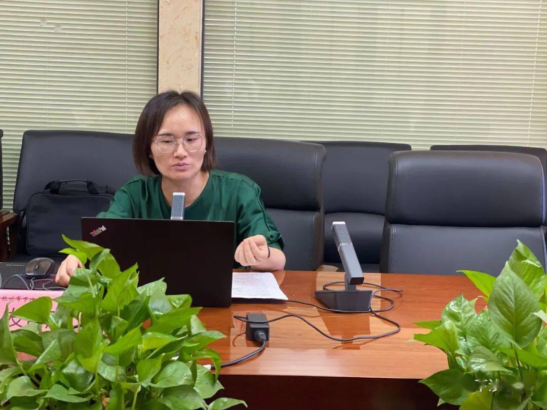 浙江省特级教师正高级教师金霞老师以及浙江省首批浙派名师我校童永圣