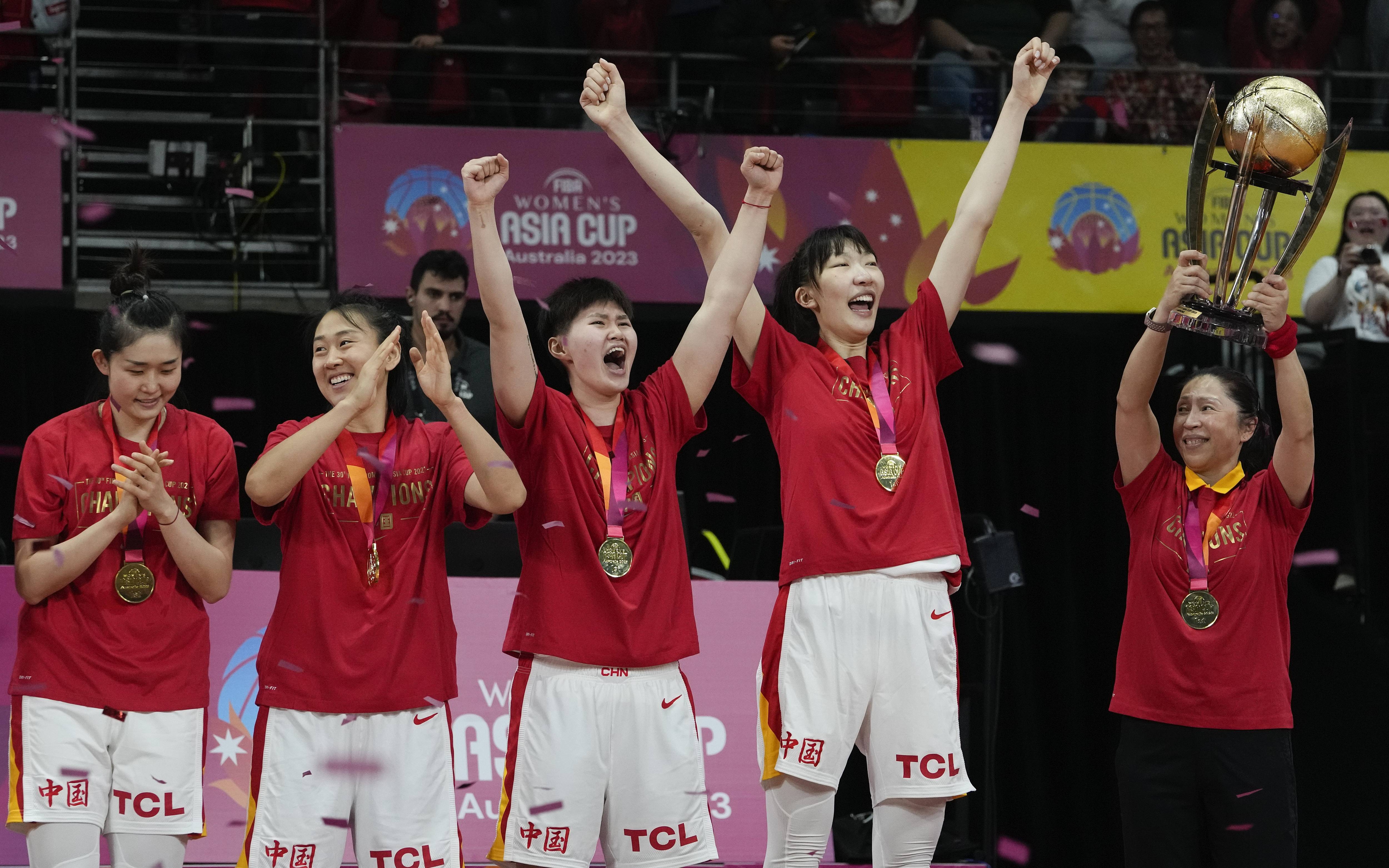 女篮亚洲杯：中国队终结日本队五连冠，时隔12年再捧冠军奖杯 - 封面新闻