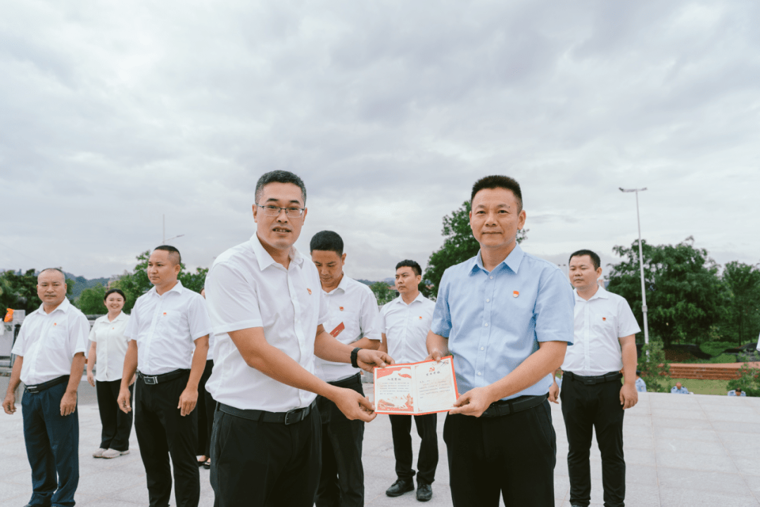 现任常山县县长图片