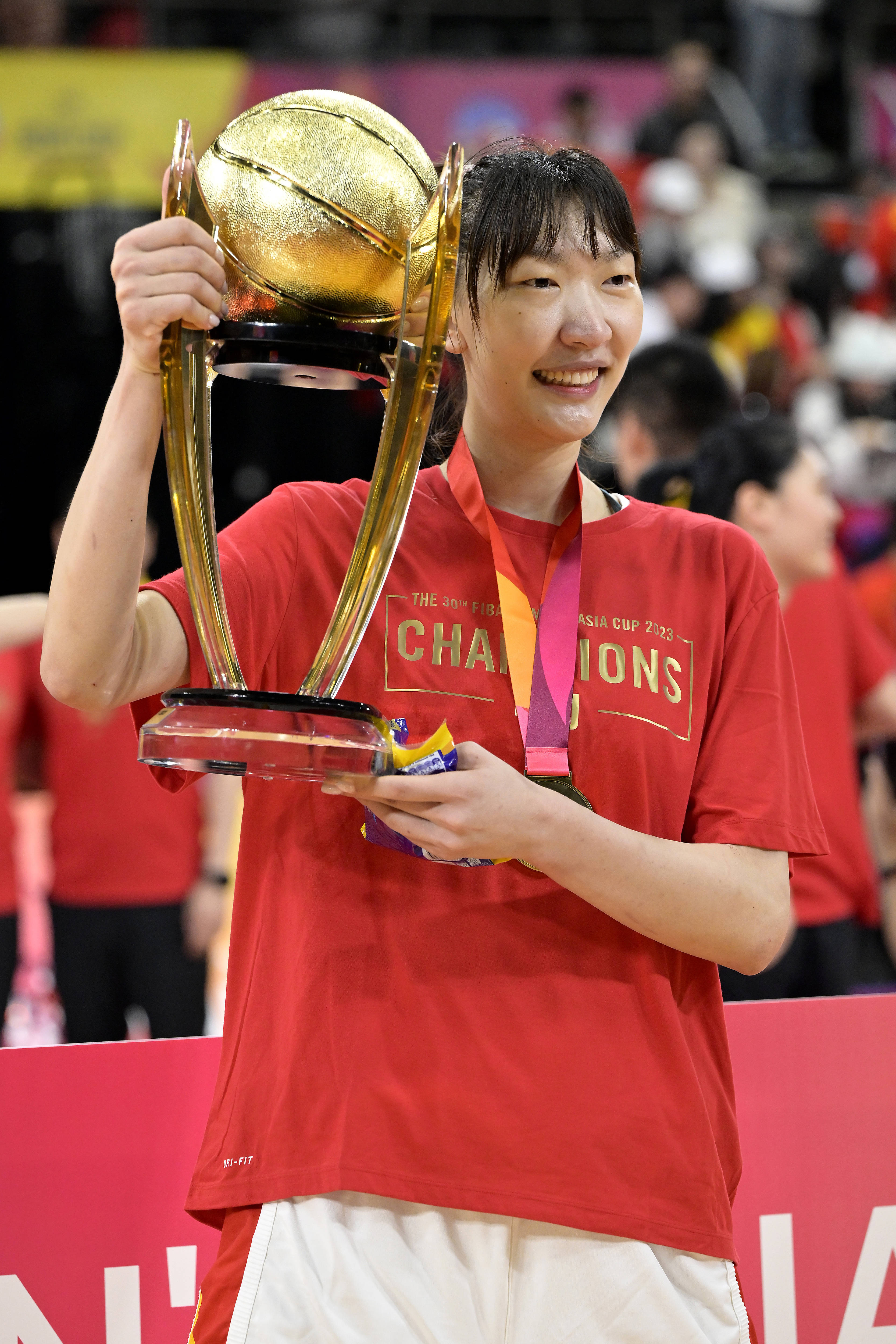 中国女篮队员韩旭图片