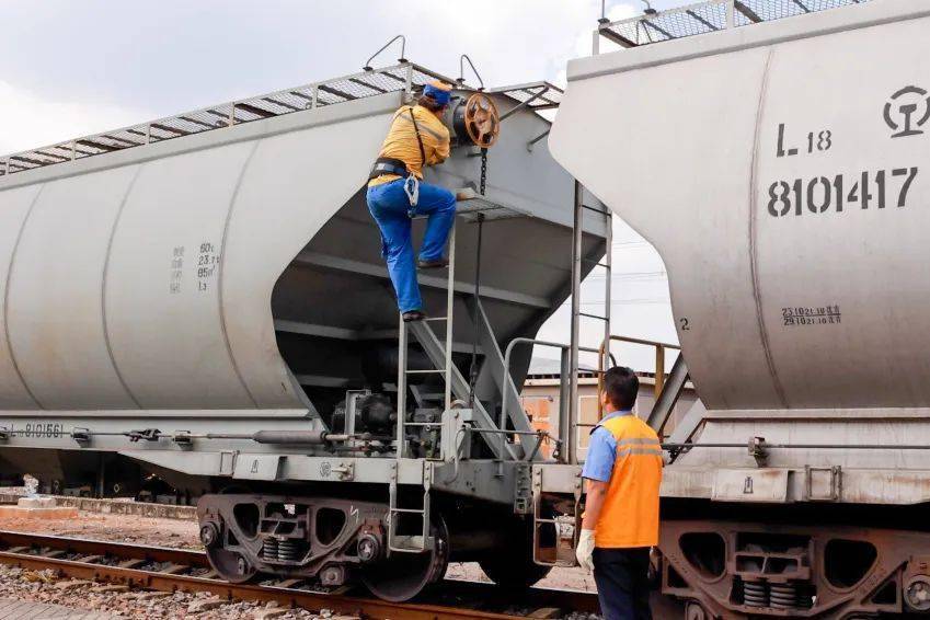 七甸站快接快卸保夏粮运输安全畅通_作业_铁路_人员