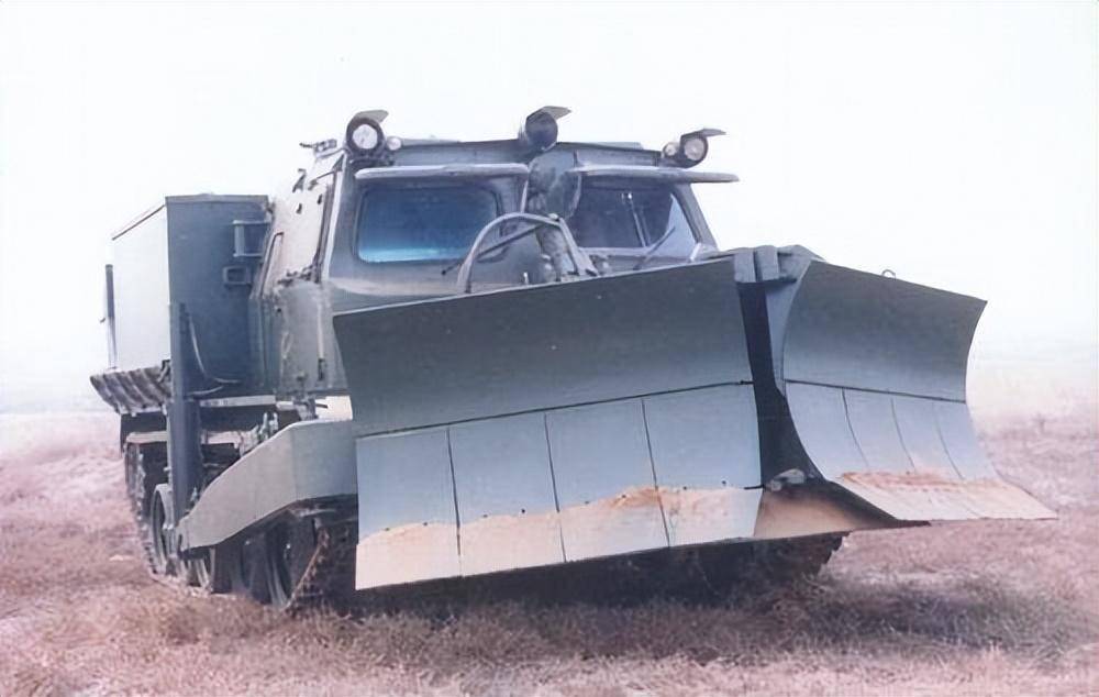 图片:gsl130履带式综合扫雷车.图片:gpz111a型综合轮式扫雷车.