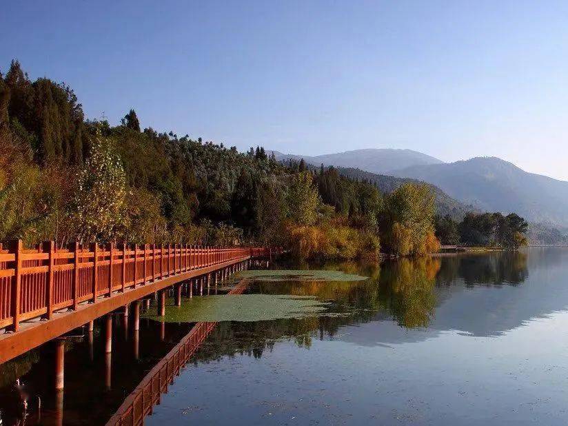海林市夏季经典旅游线路发布之"莲花湖湖光山色之旅"_岩画_景区_柴河