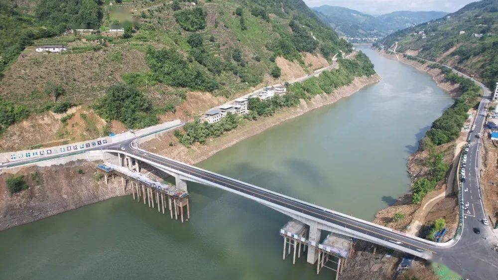 中铁十五局承建的两座民生桥梁同日贯通_施工_汉江_嘉陵