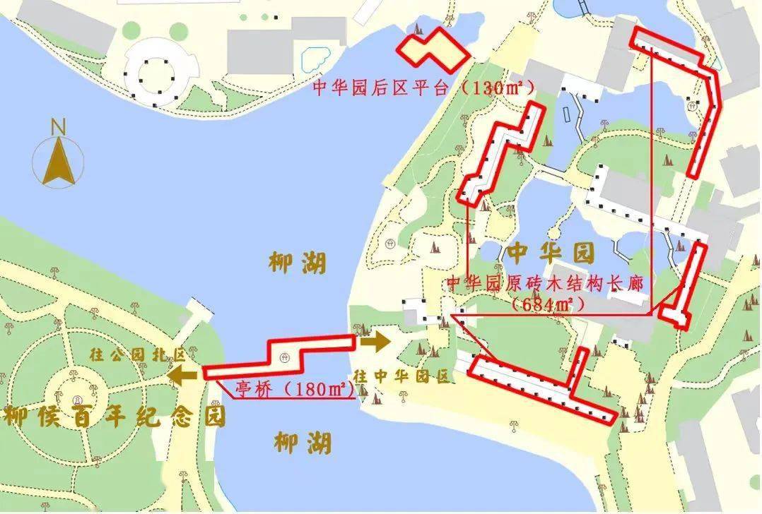 它建成于1965年,是跨越柳湖连接公园东区和北区的重要通道,因其形曲折