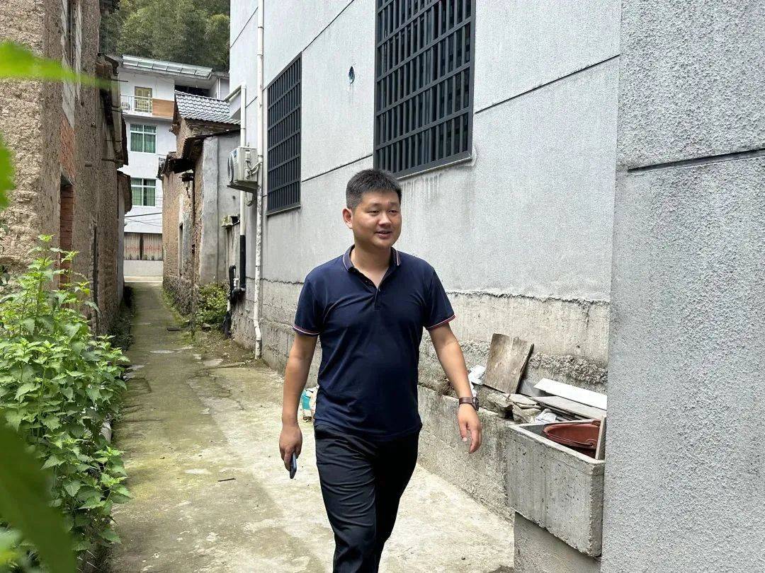 张立超,村民们喊你不许走!_周长虎_村里_手印