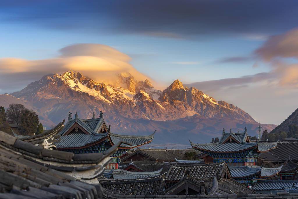 日照金山,一座金色的"布达拉宫"_视觉_中国_梅里雪山