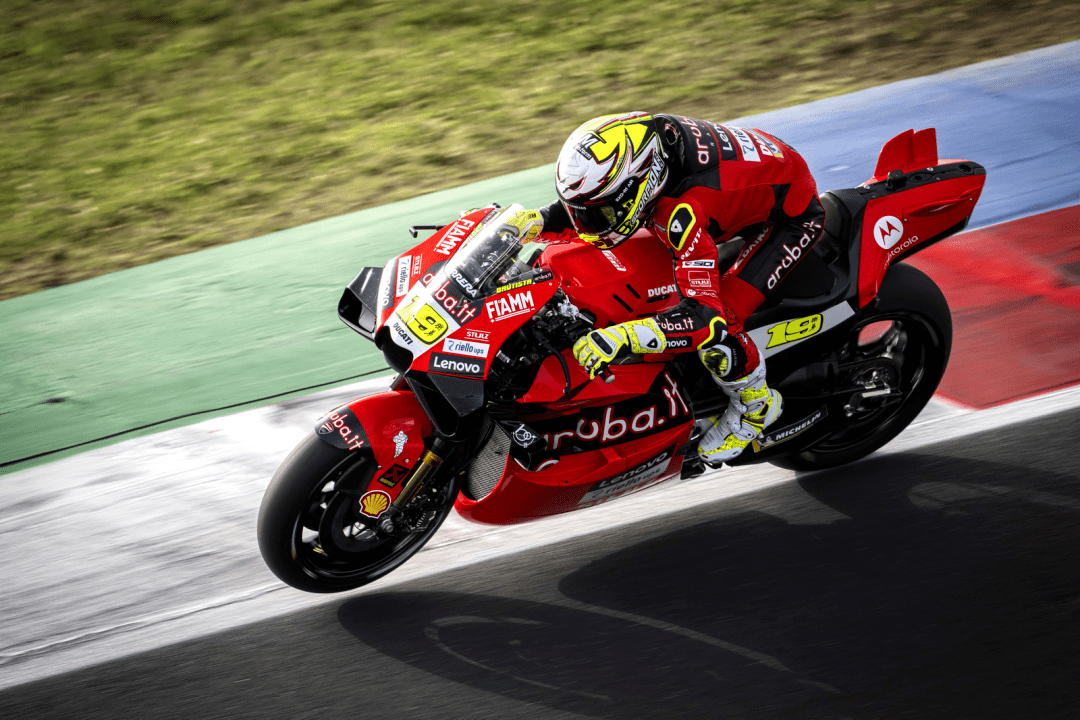 捌弟试驾杜卡迪 desmosedici gp 赛车_motogp_圈速_worldsbk