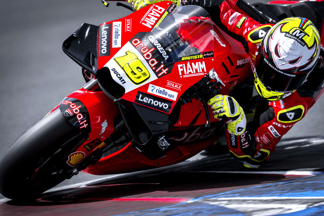 捌弟试驾杜卡迪 desmosedici gp 赛车_motogp_圈速_worldsbk