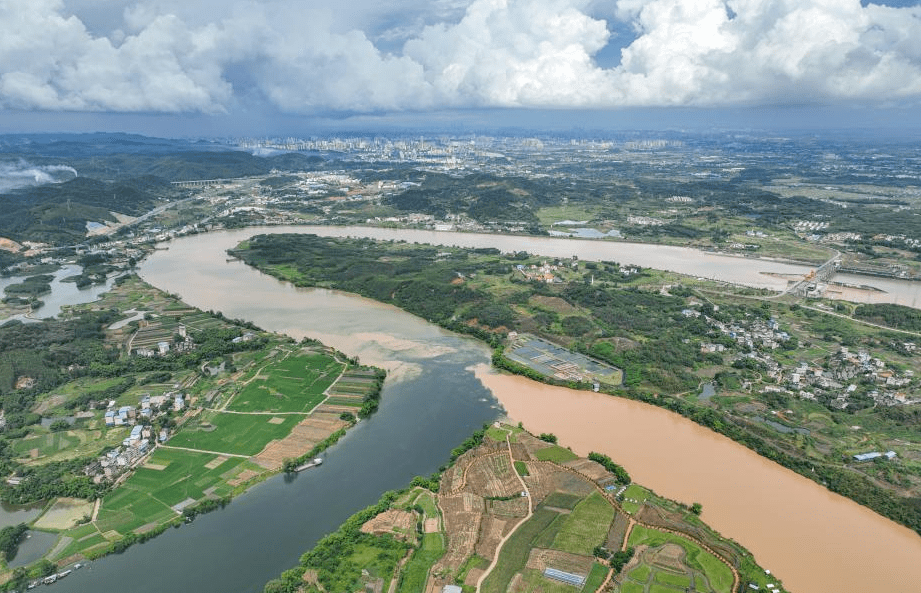 南宁三江口现"鸳鸯江"!一边是黄色,一边是绿色~_右江_江水_景观