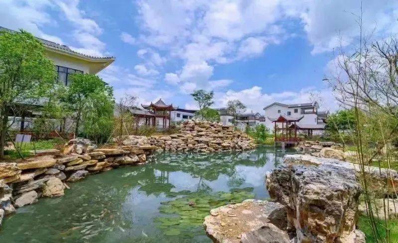 优惠价168元(原价288)含酒店标准标间/单间,送早餐,黑水河游船门票