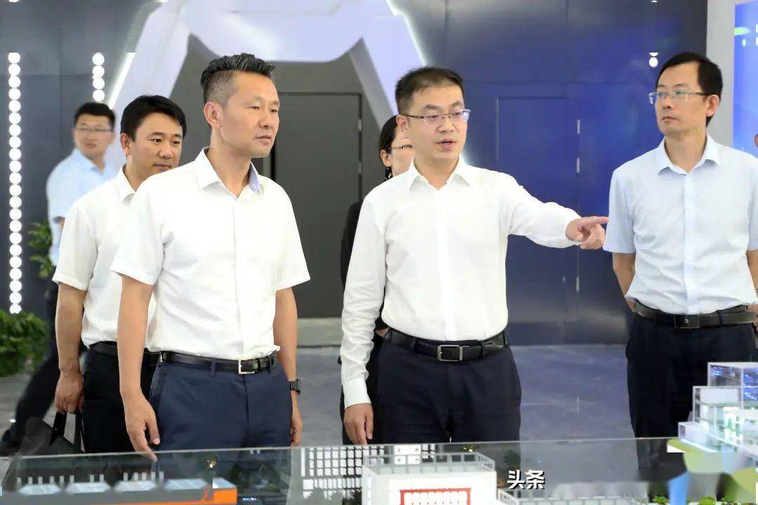 省地方金融监管局副局长葛志强一行来台儿庄区开展调研及联学联建活动