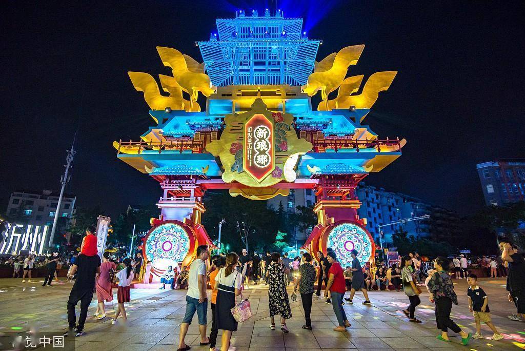 临沂:"新琅琊"不夜街流光溢彩游人如织_兰山_街区_灯火
