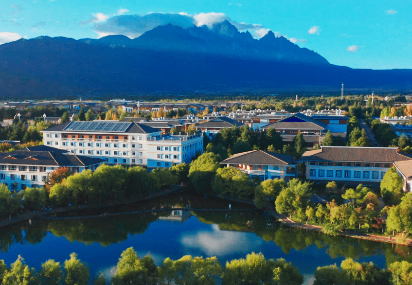 丽江文化旅游学院占地图片