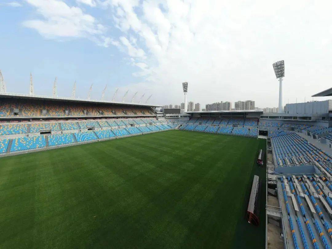 开也见证了天津足球最辉煌的十年天津泰达足球场于2002年6月开工建设