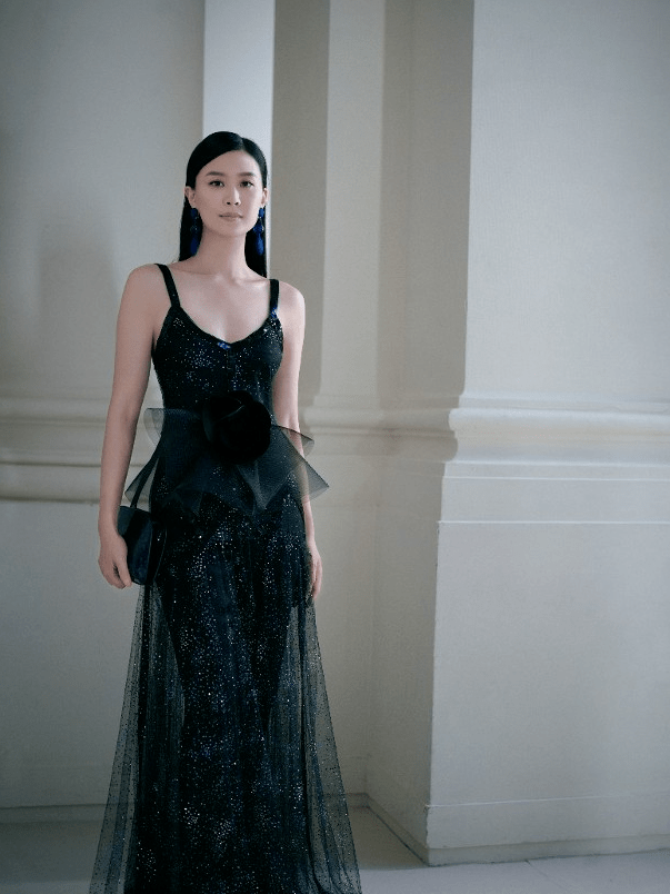 67陈法拉现身法国时装秀!大晒与姚晨合照!