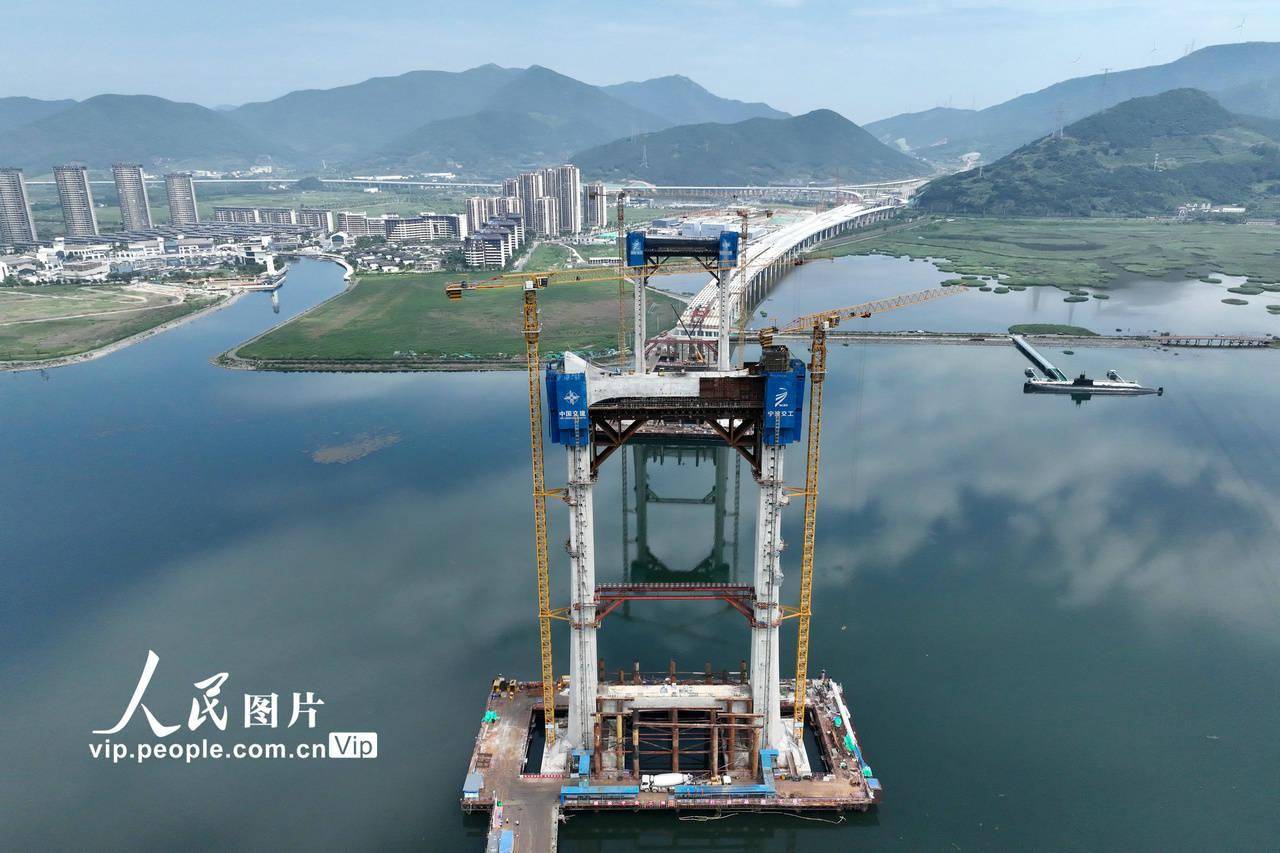 浙江宁波舟山港:六横大桥一期项目梅山水道桥主塔封顶_公路_工程_控制