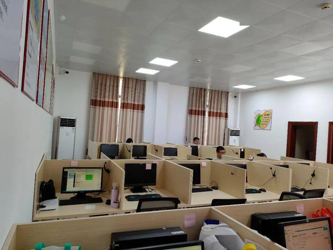 【客服专员】不限学历,工作轻松,月薪3000-8000元,享五险一金 节日