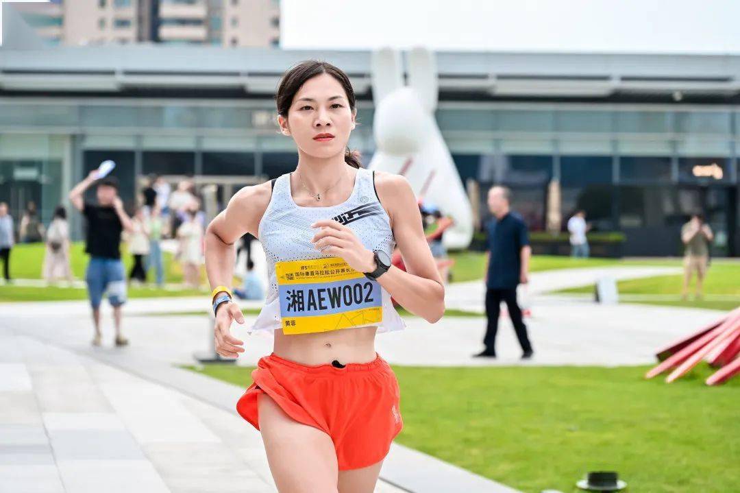 必迈推广大使黄菲荣获国际垂直马拉松公开赛长沙ifs站冠军