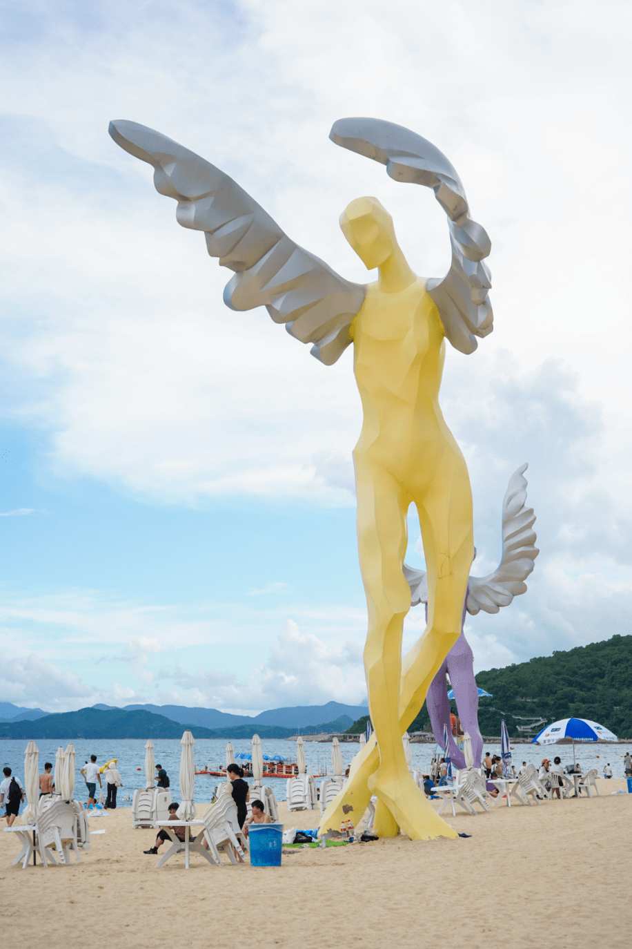 天使"是海滩上一道奇特靓丽的风景线03 大梅沙沙雕在大梅沙海滩中部以