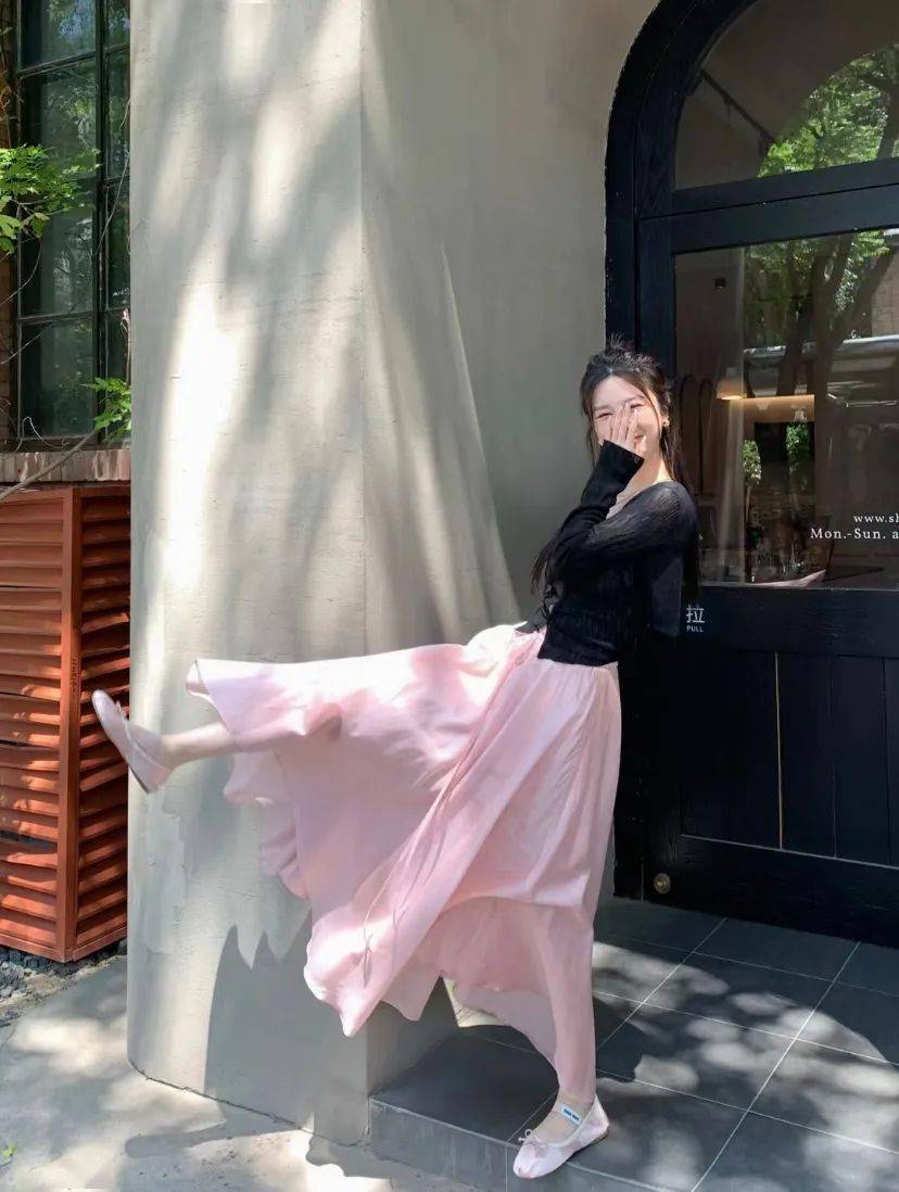 流行元素三:芭蕾风裙裤0655.8右97:https://m.tb.cn/h.5z9r3ex?