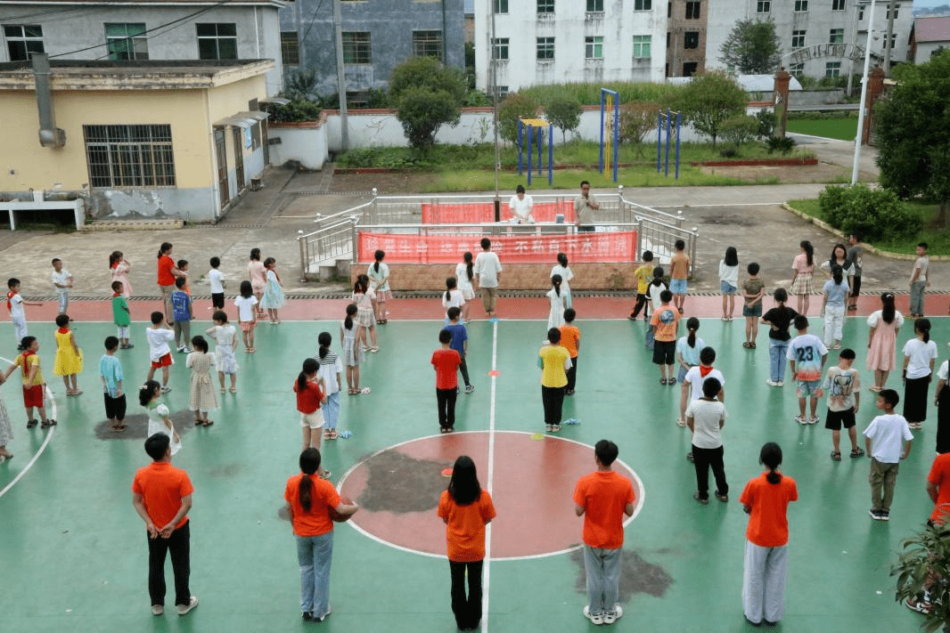 华东交通大学交通运输工程学院"火车头"社会实践团队于7月7日前往铅山