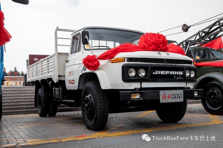 到了80年代,解放ca10的性能已严重落后,加上改革开放,进口卡车涌入