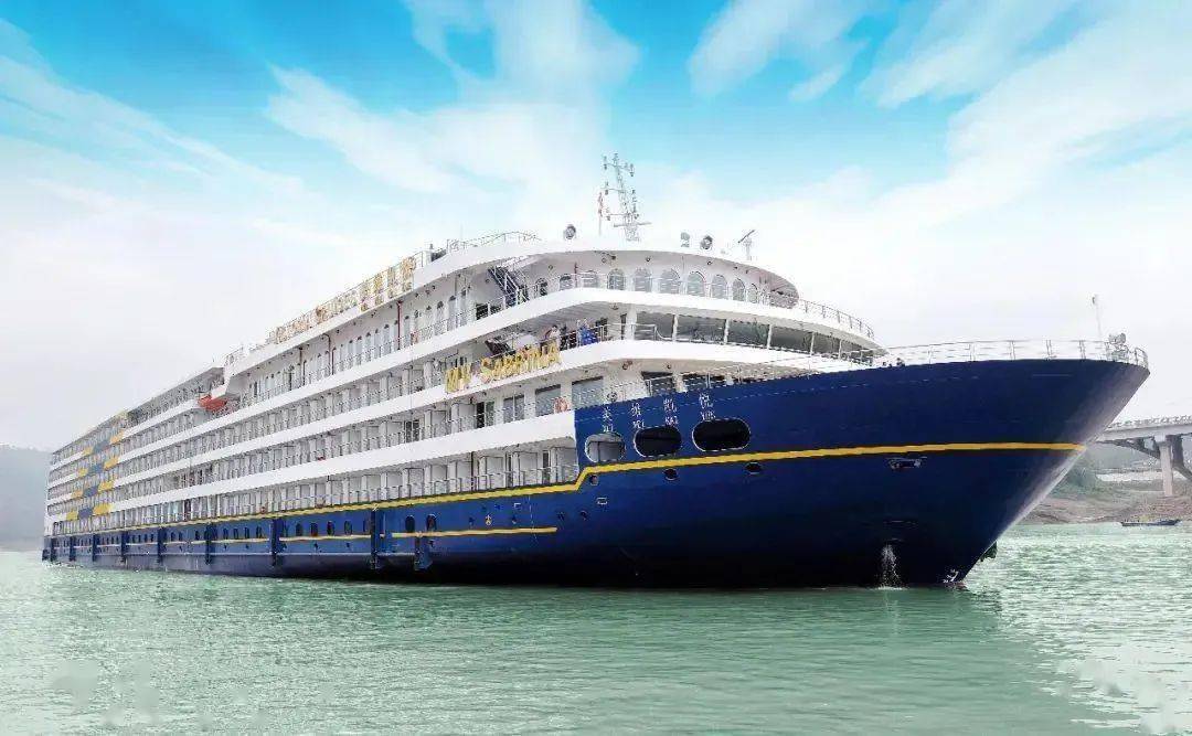 这种感觉太神仙了~日夜打卡长江三峡,在长江上乘坐豪华游轮,舟行碧波