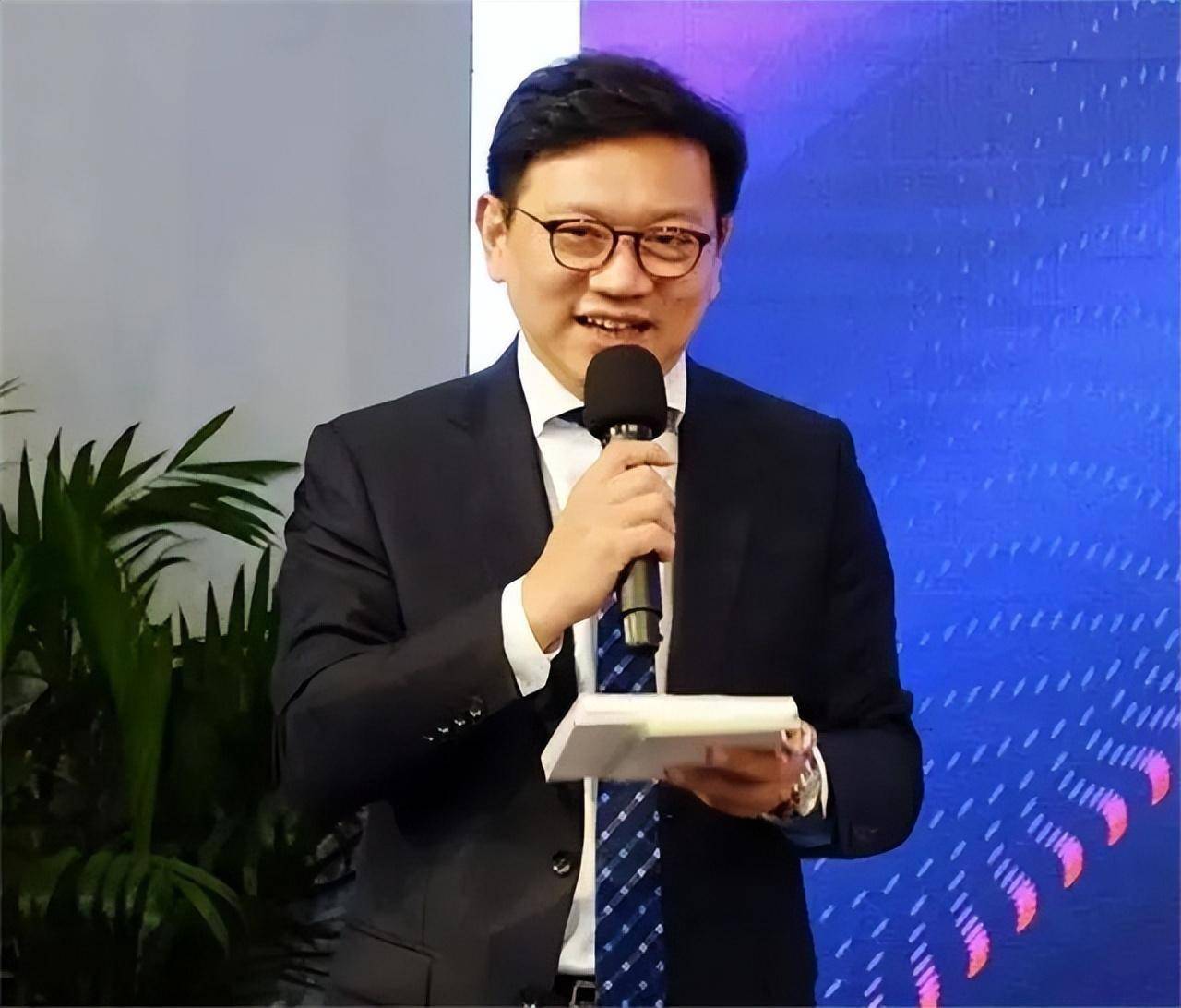 东方卫视的骆新,主持《百里挑一》出名,这位"媒婆"的夫人是谁_节目