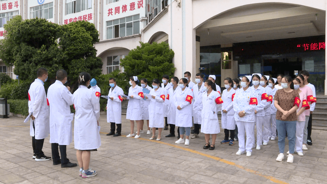 石屏县人民医院开展野生菌中毒事件应急处置演练_集体_患者_急救