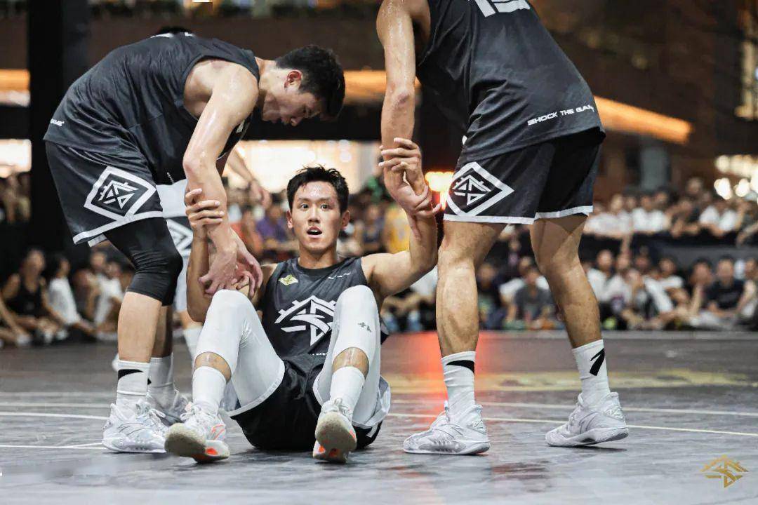 窒息啊!这场巅"疯"对决,真的无解_程鑫凯_黄金_吴泽健