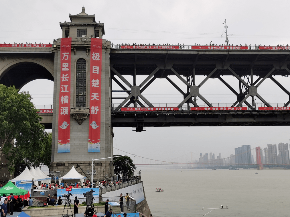 今日聚焦!渡江节燃烧夏日激情!_游泳_武汉人_汉阳门