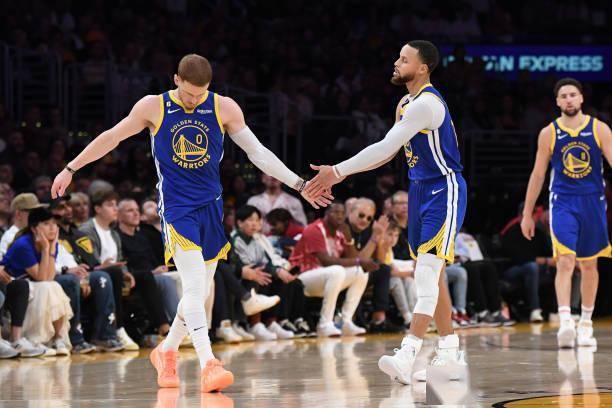 库里盛赞迪文琴佐:攻防两端都很优秀,打球很成熟_尼克斯_球员_勇士