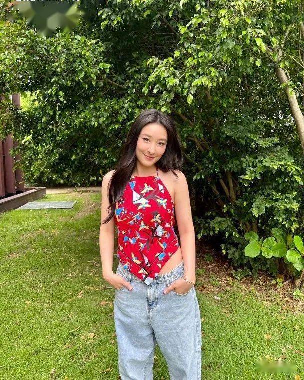 同完jw玩下水礼 陈滢疑真空上阵晒肚兜_清迈_吉隆坡_网友