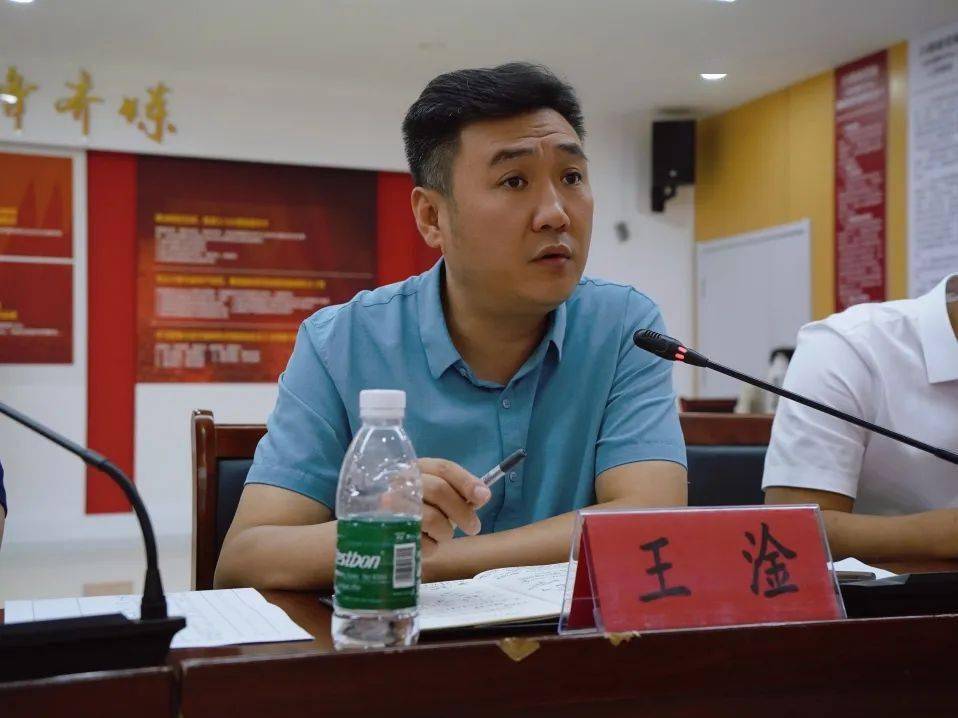 述职结束,白塔镇党委副书记,镇长王淦同志指出,"时间过半,任务过半"