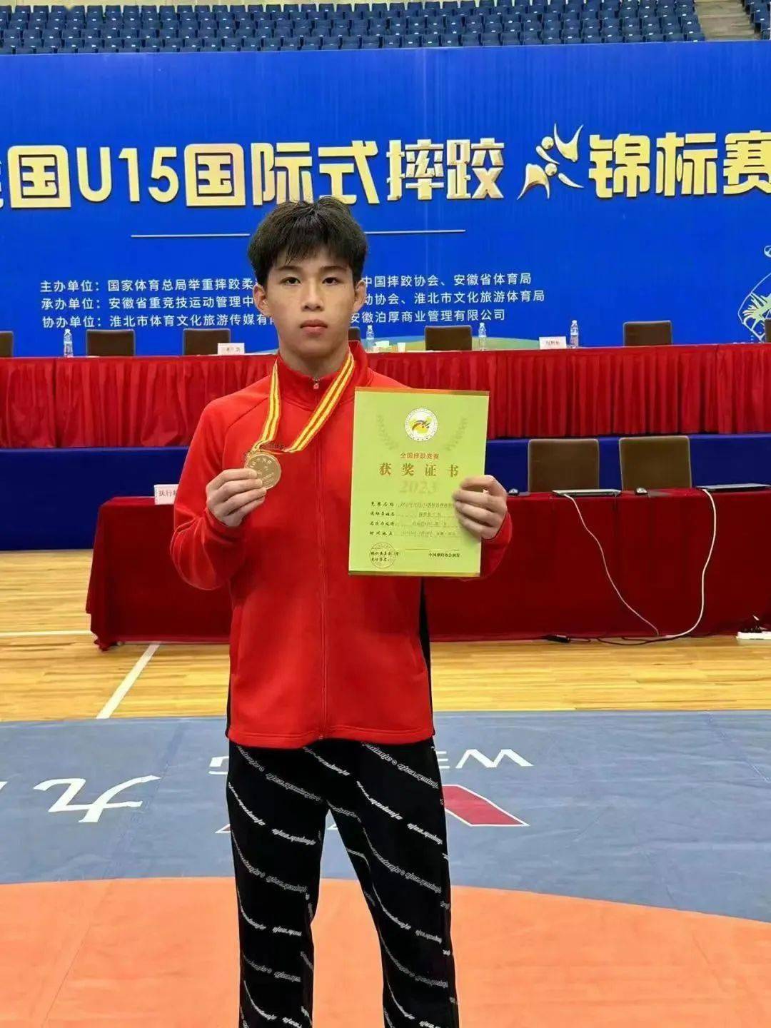 据悉,陈嘉豪是东源县人,2008年出生,2017年9月进入河源市体育运动学校