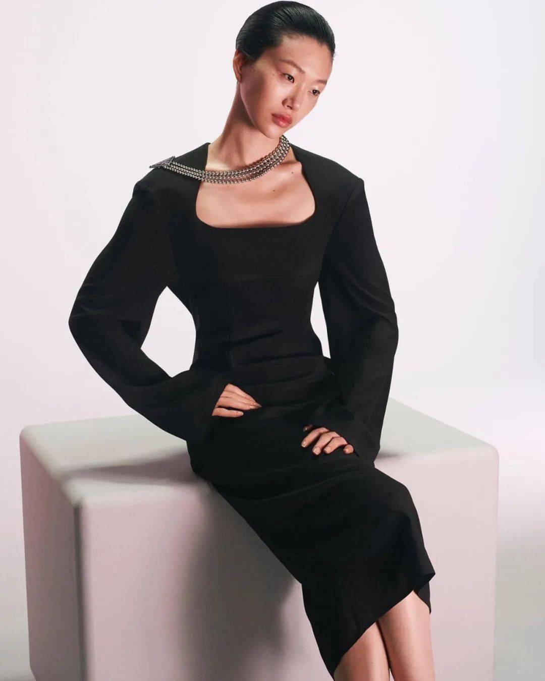 韩国超模崔素拉登西班牙《vogue》封面,单人单抗!