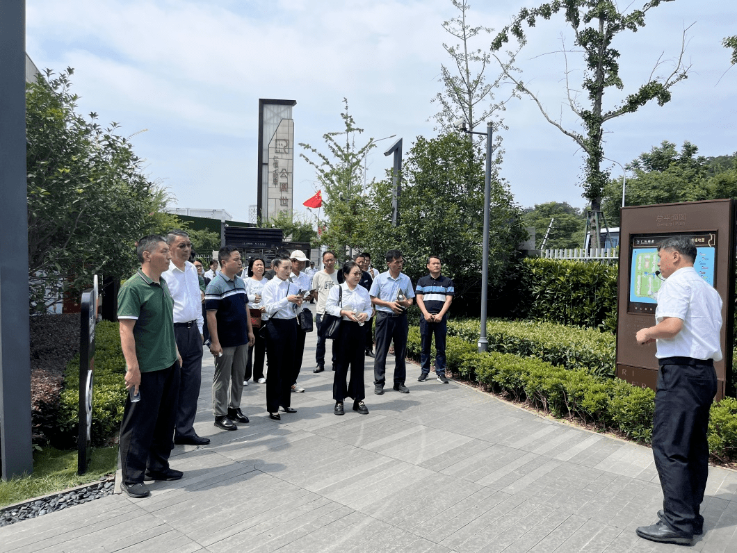 走进物业管理示范项目 共建“美好家园”_南京市_服务_栖霞区