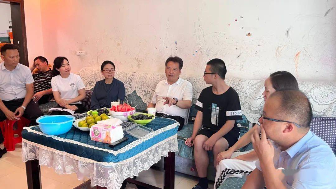 【新时代 新征程 新伟业——只争朝夕抓落实 凝心