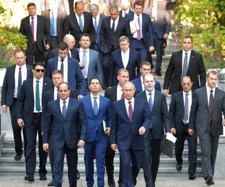 各国总统出行时,保镖都带什么秘密武器?